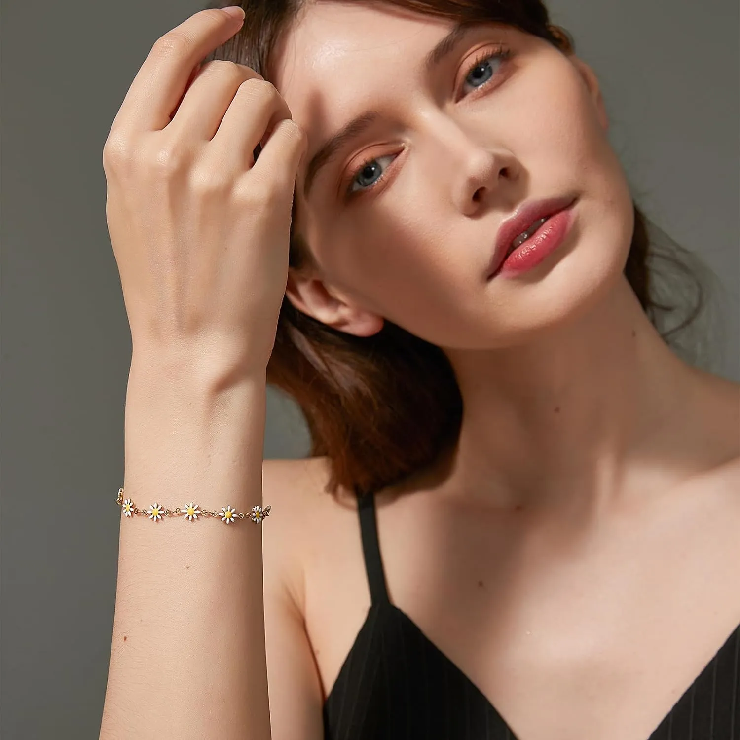 14K Gold Plated Chain Link Bracelet for Women, Dainty Daisy Flower Bracelets with Adjustable Clasp, Trendy Enamel Floral Party Beach Gold Jewelry Gift for Graduation Birthday Valentine's Day