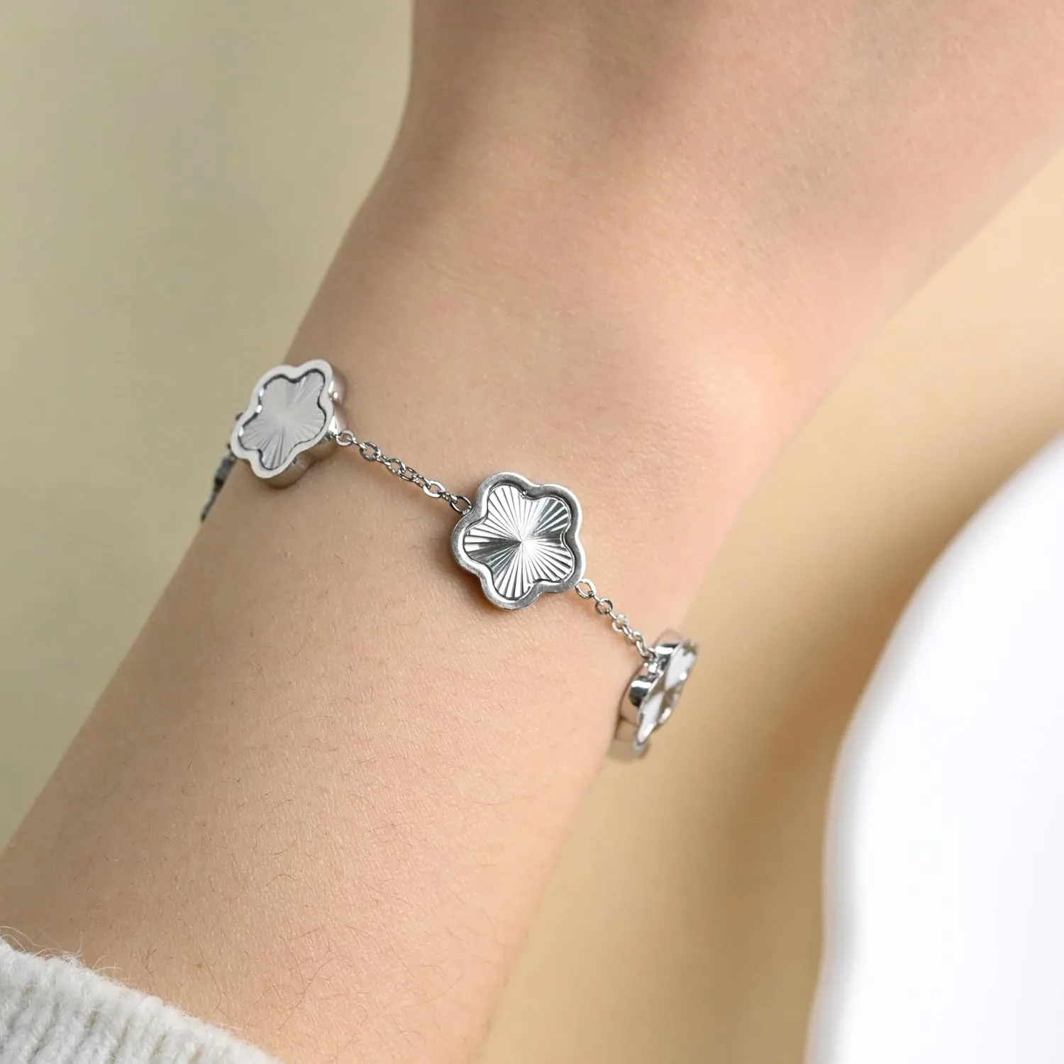 18K Gold Plated Clover Bracelet for Women - Four Leaf Flower Lucky 4 Leaf Link Bracelet Jewelry Gift for Women Van Cleef