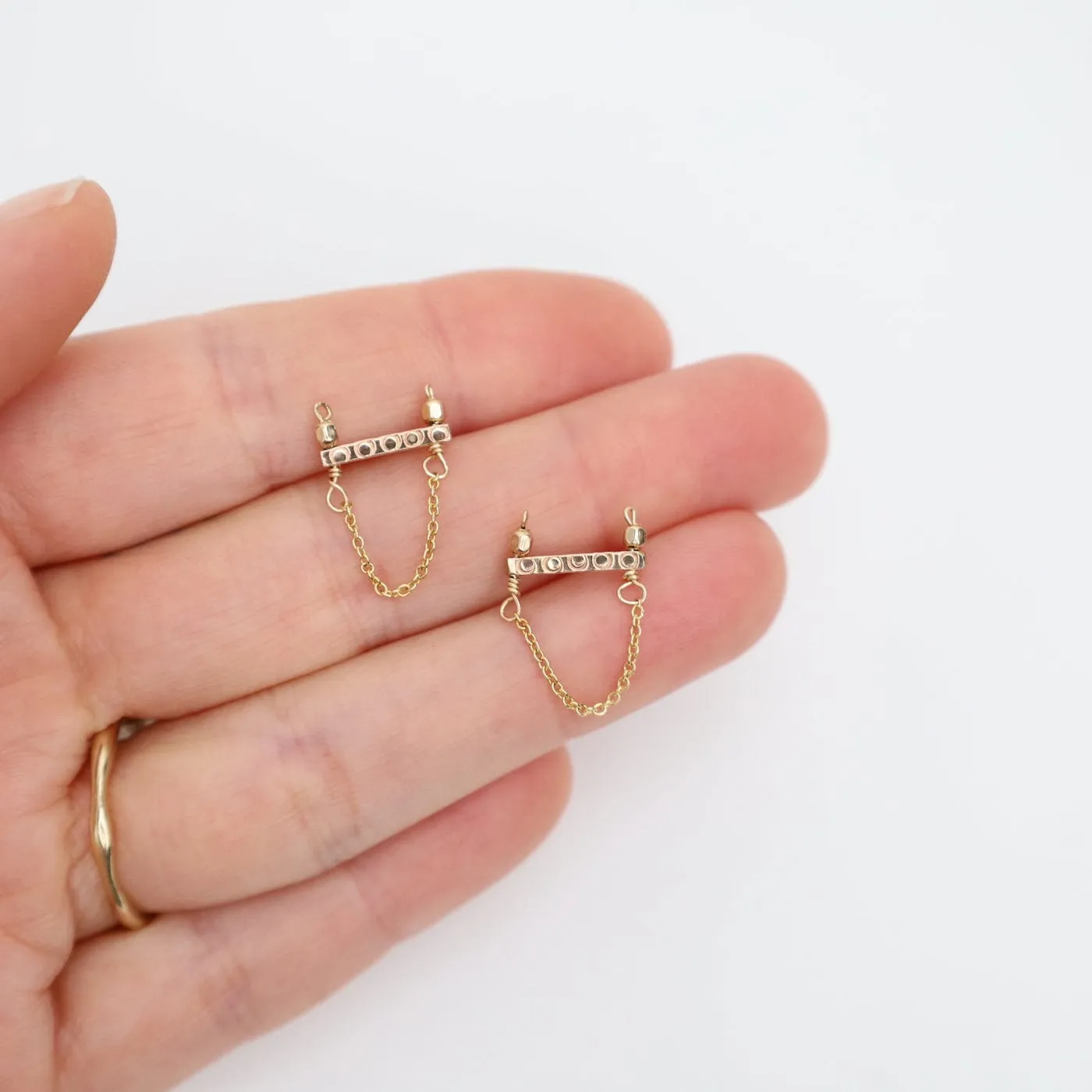Bar Studs with Chain