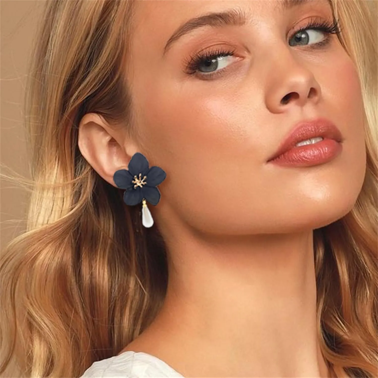 Boho Flower Earrings Necklace Stes for Women Handmade Pearl Flower Necklace Layered Floral Petal Earrings Cute Boho Matte Flower Statement Earrings Boho Wedding Jewelry