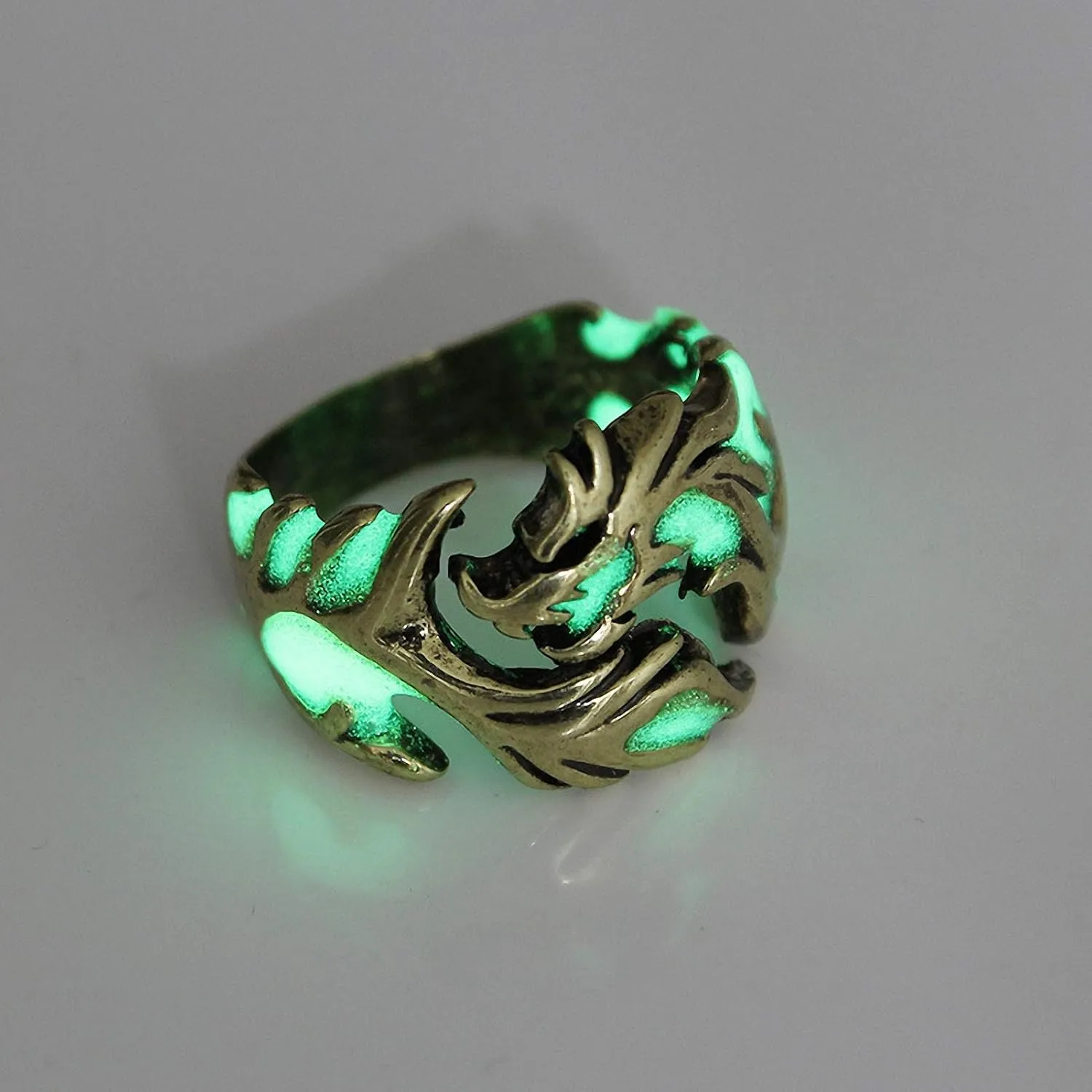 Cool Flying Dragon Luminous Ring, Gothic Punk Rings for Men and Women Allergy Free Glow in the Dark Creative Embossed Dragon Pattern Animal Ring Halloween Anniversary Party Jewelry Light-Emitting Gift