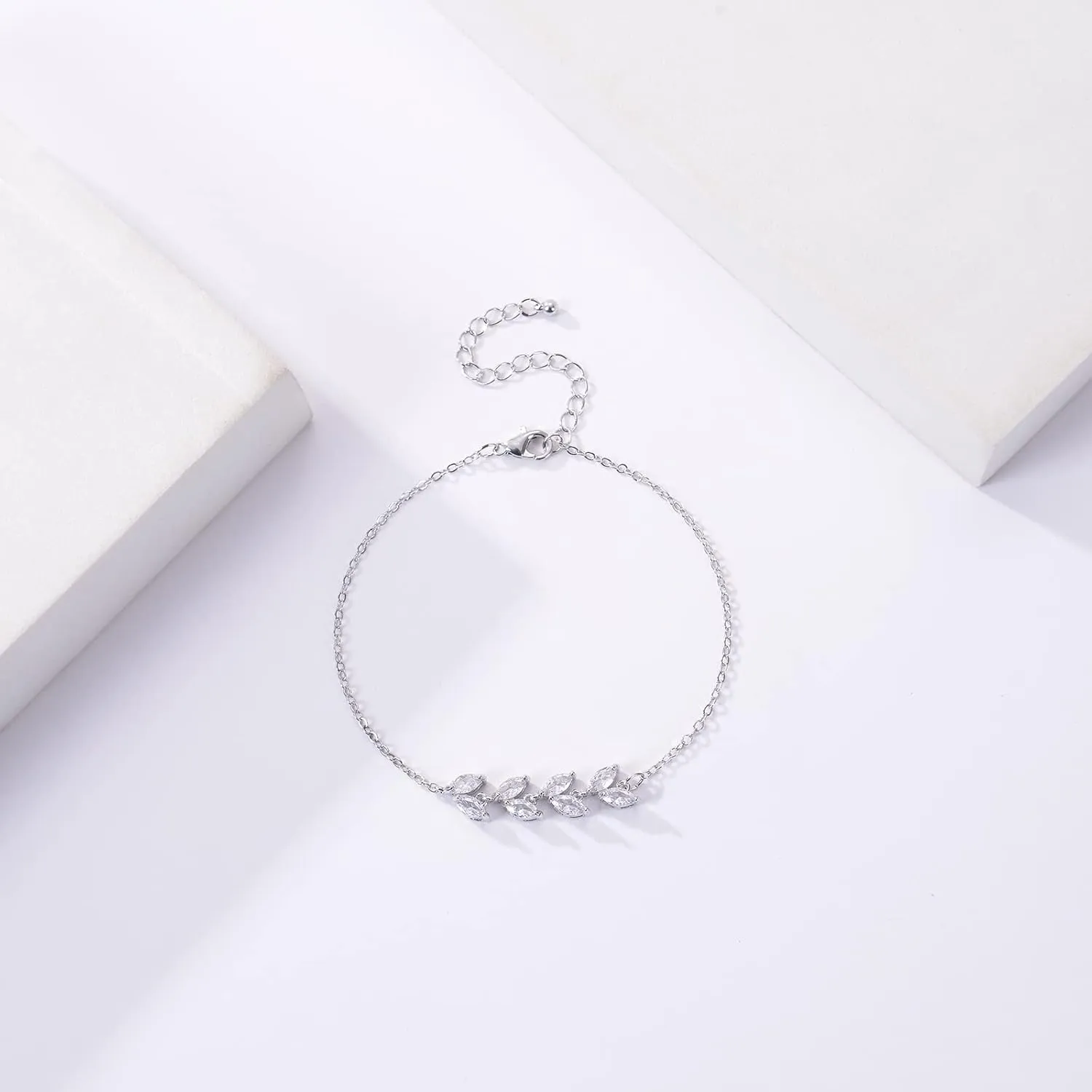 DHQH Bridesmaids Gift Set of 6 or 4 Bridesmaid Bracelet 18K Gold Plated Leaf Bracelet I Couldnt Tie a Knot Without You Wedding Bridesmaid Proposal Bracelets Jewelry Gifts for Women