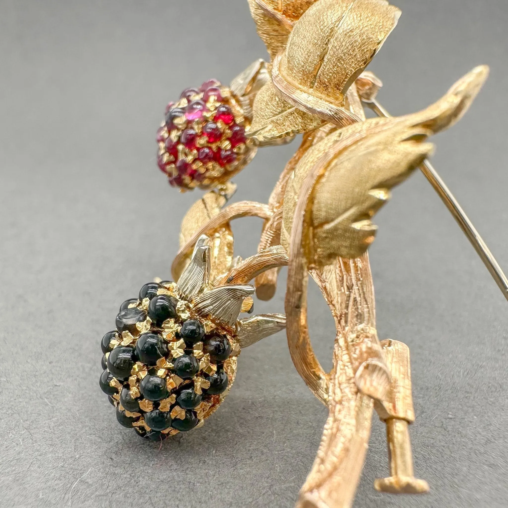 Estate Buccellati 18K Y Gold 5.12ctw Ruby & Sapphire Grape Brooch