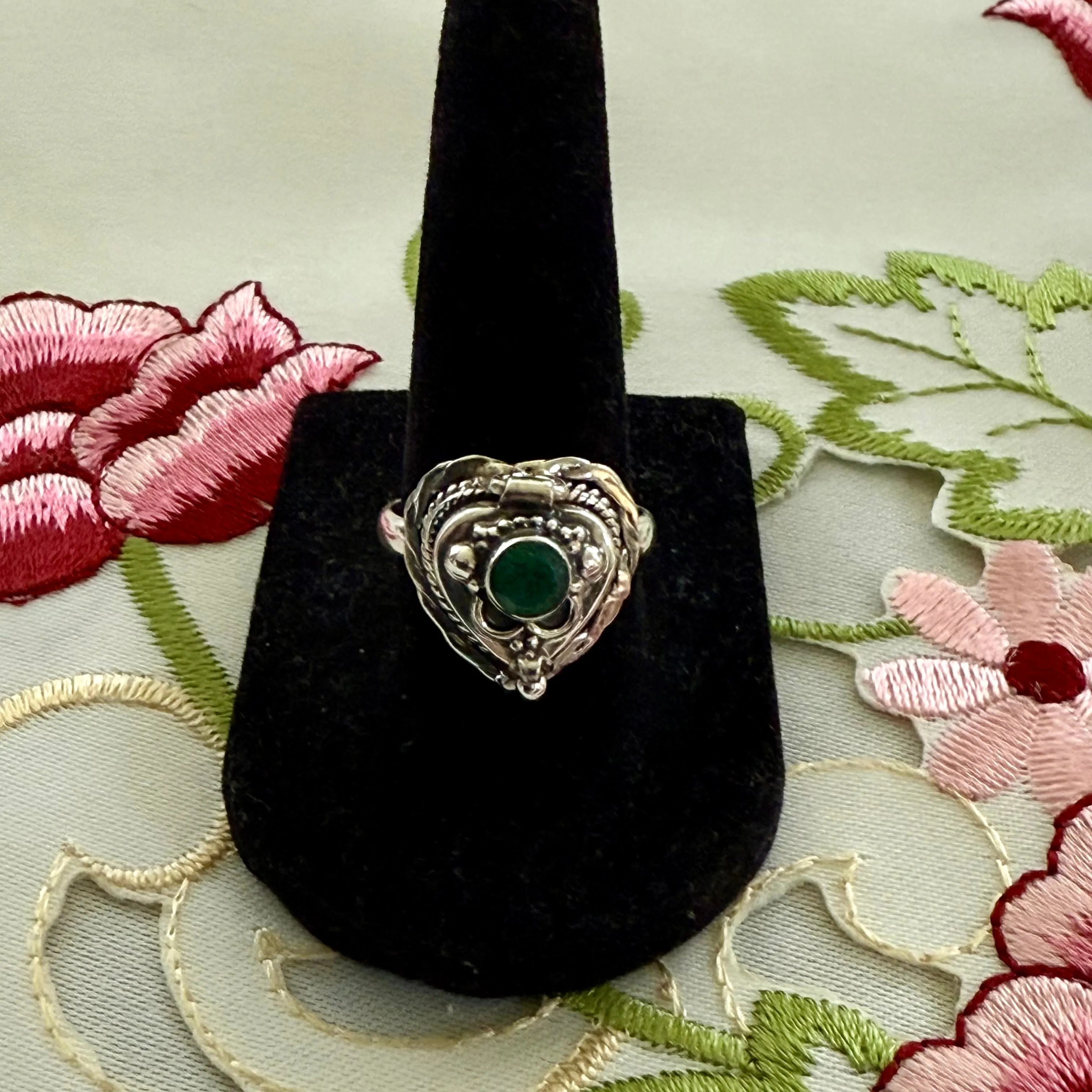Faceted Round Emerald Gemstone Poison Locket Box Heart Ring Sterling Silver Sz 8