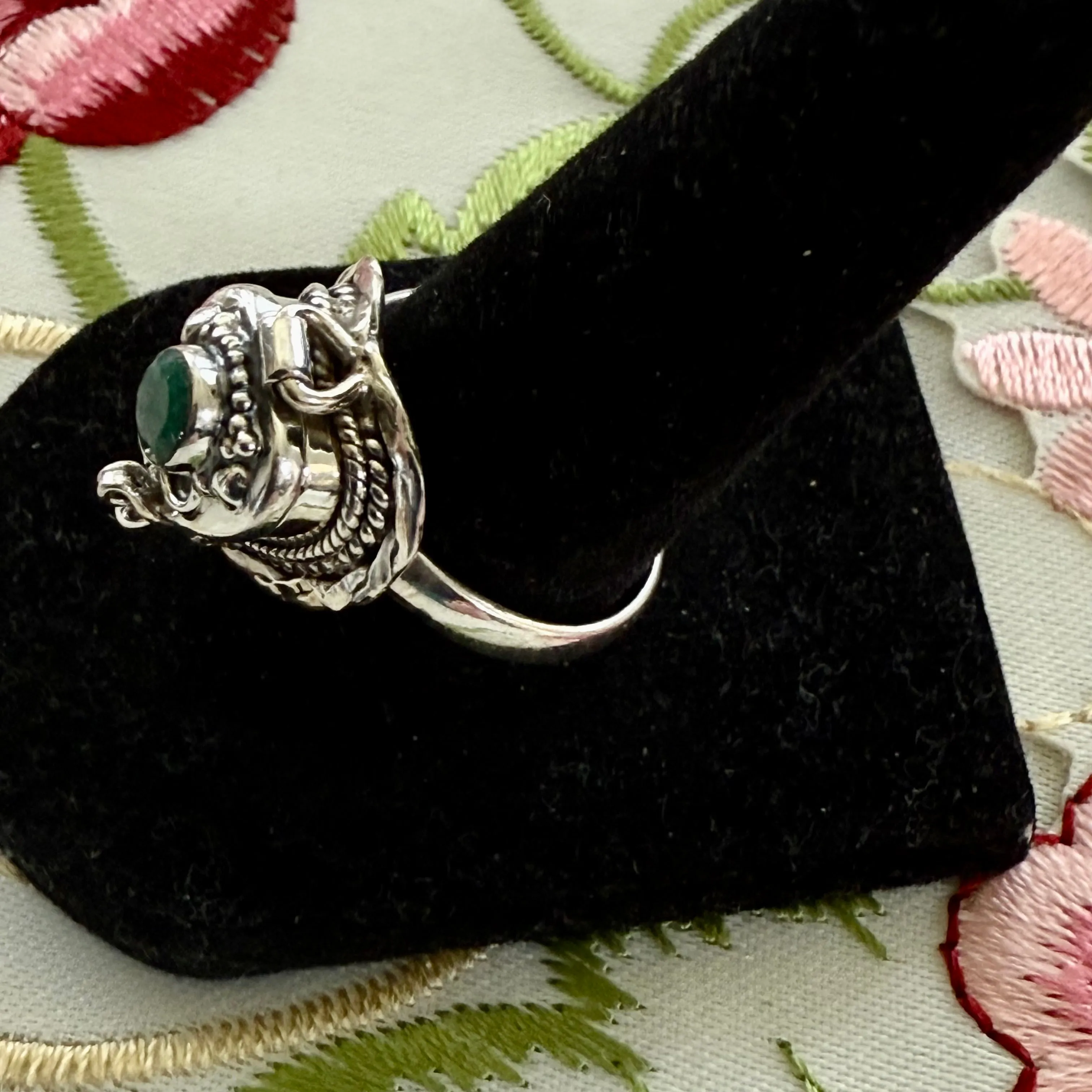 Faceted Round Emerald Gemstone Poison Locket Box Heart Ring Sterling Silver Sz 8