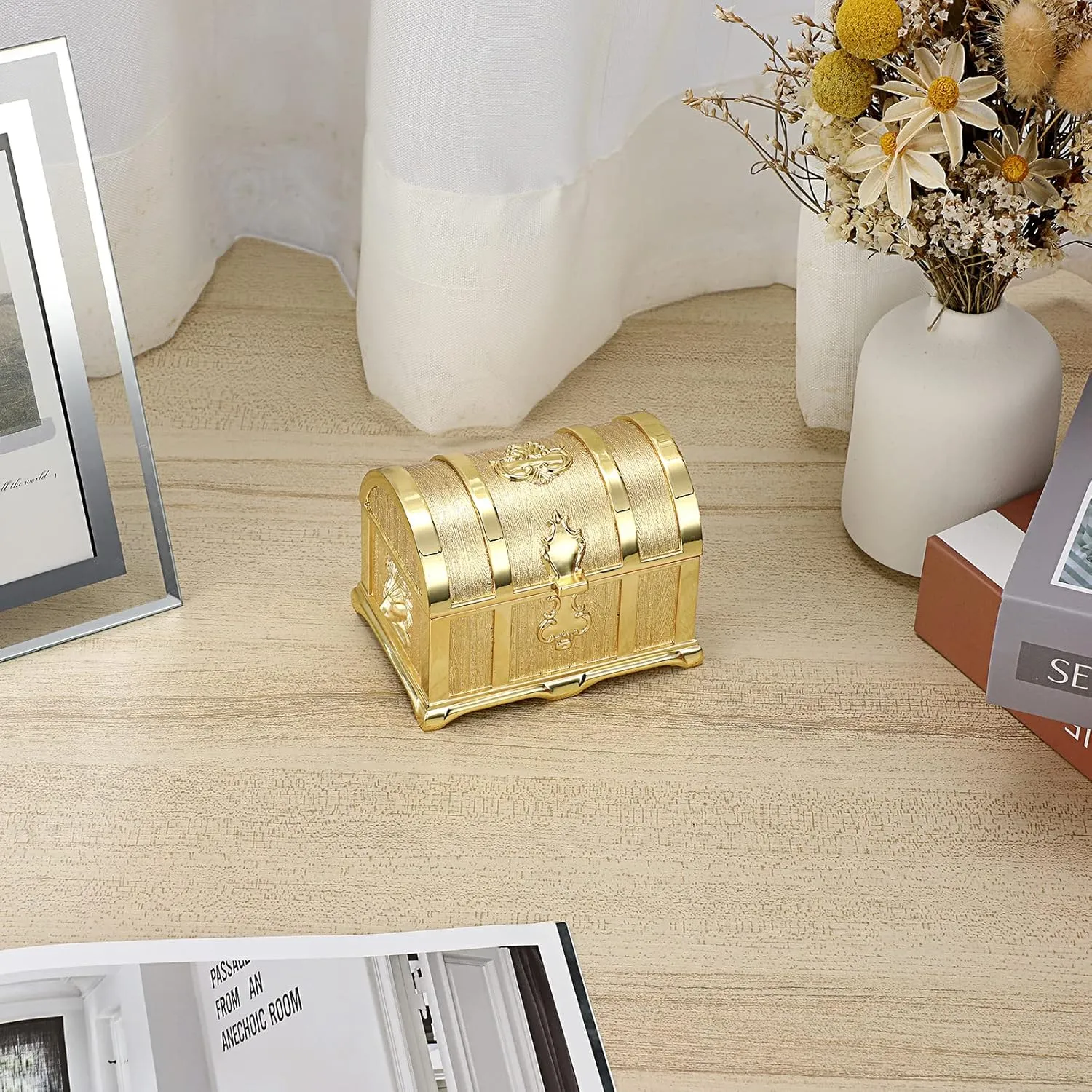 Hipiwe Vintage Metal Jewelry Box Large Treasure Trinket Chest Ring Earrings Necklace Keepsake Gift Holder Case for Girls Ladies Women (Gold,Medium)