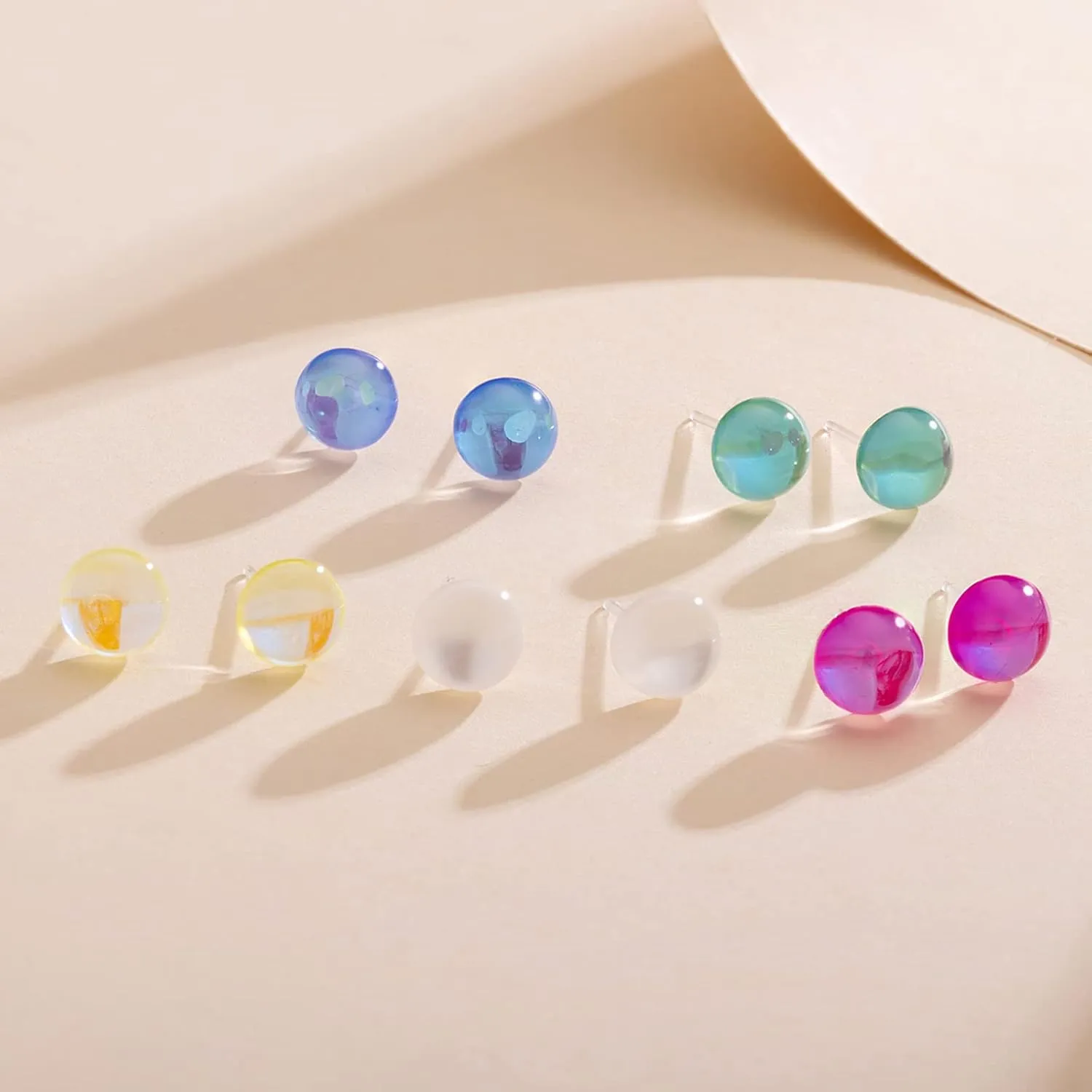 Plastic Earrings, KMEOSCH 2 Pairs Hypoallergenic Lightweight Small Simple Plastic Heart Earrings Studs for Sensitive Ears