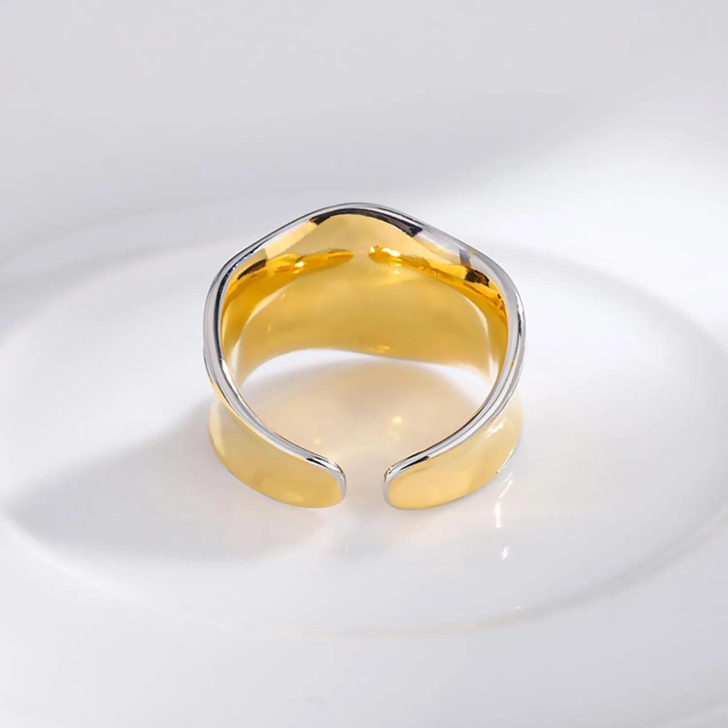 REELMAR Gold Adjustable Hammered Ring for Women 18K Gold Plated Chunky Textured Crossover Ring Vintage Open Wrap Around Ring Trendy Punk Statement Jewelry