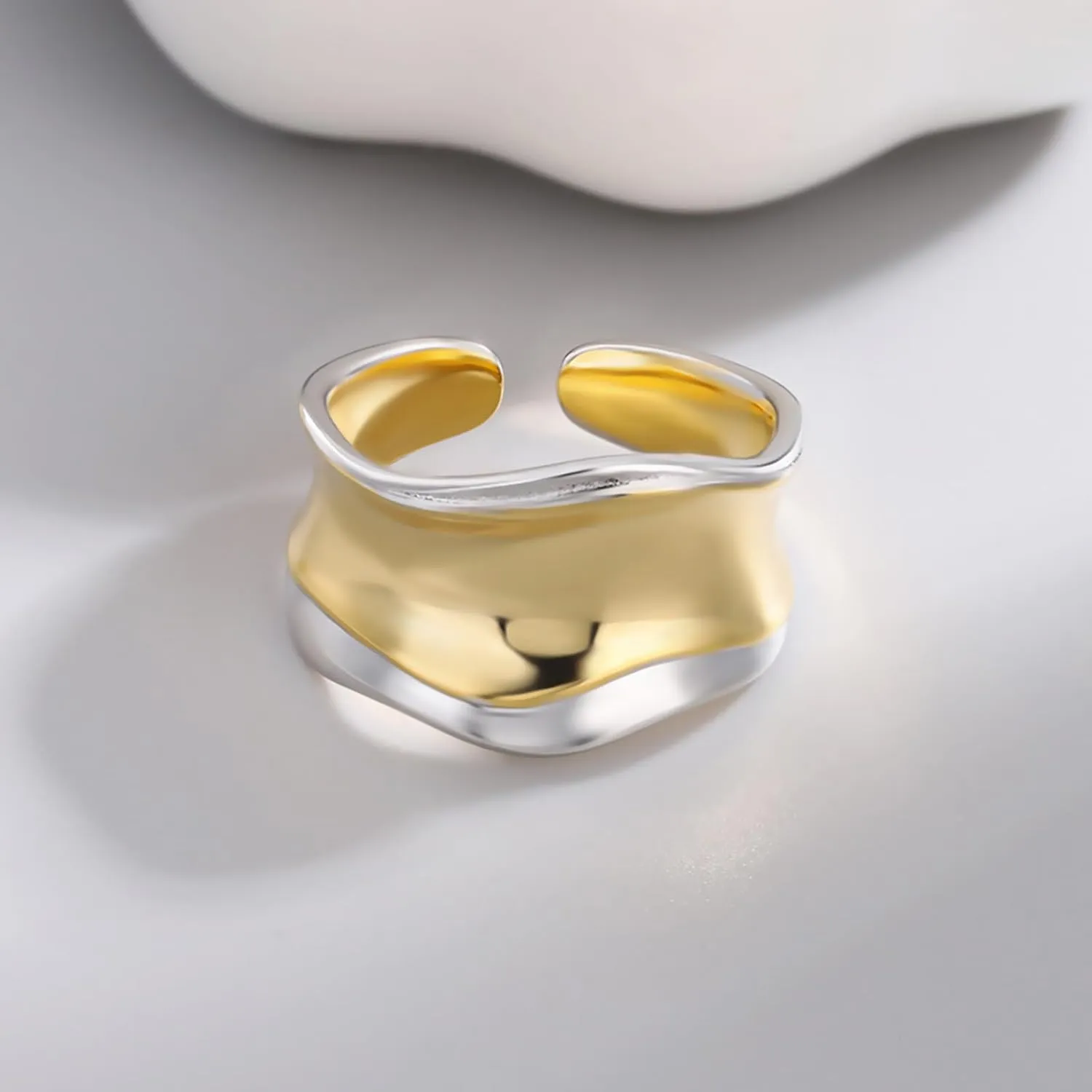 REELMAR Gold Adjustable Hammered Ring for Women 18K Gold Plated Chunky Textured Crossover Ring Vintage Open Wrap Around Ring Trendy Punk Statement Jewelry
