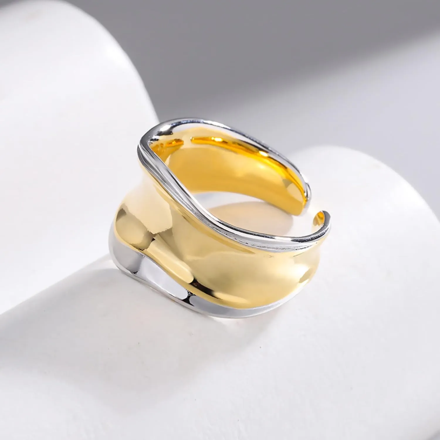 REELMAR Gold Adjustable Hammered Ring for Women 18K Gold Plated Chunky Textured Crossover Ring Vintage Open Wrap Around Ring Trendy Punk Statement Jewelry