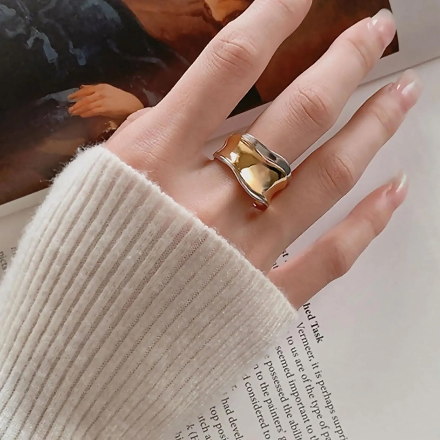 REELMAR Gold Adjustable Hammered Ring for Women 18K Gold Plated Chunky Textured Crossover Ring Vintage Open Wrap Around Ring Trendy Punk Statement Jewelry