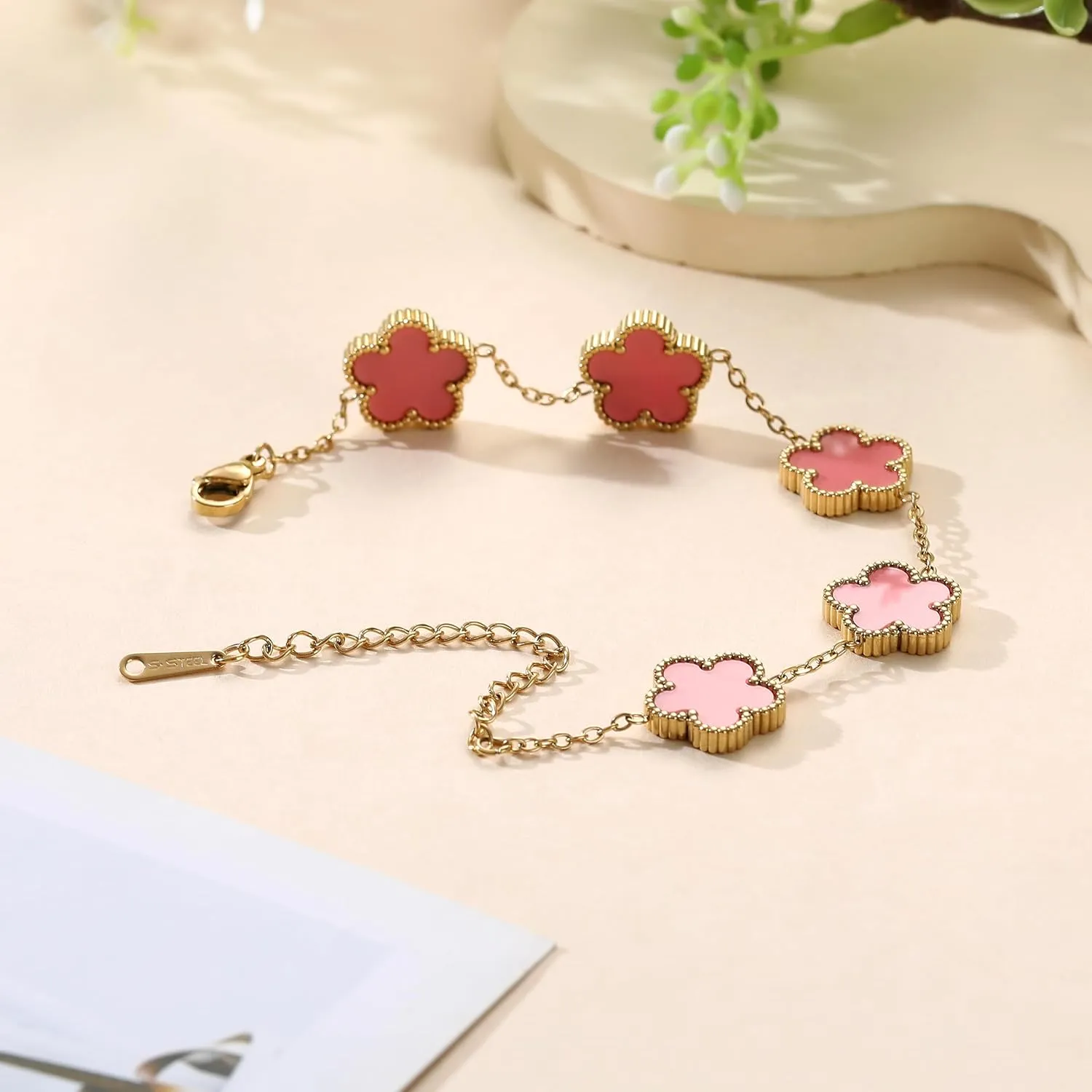 TICVSS Four Leaf Clover Bracelet for Women 18K Gold Plated Stainless Steel Lucky 4 Leaf Gold Link Bracelet Jewelry Gift for Women