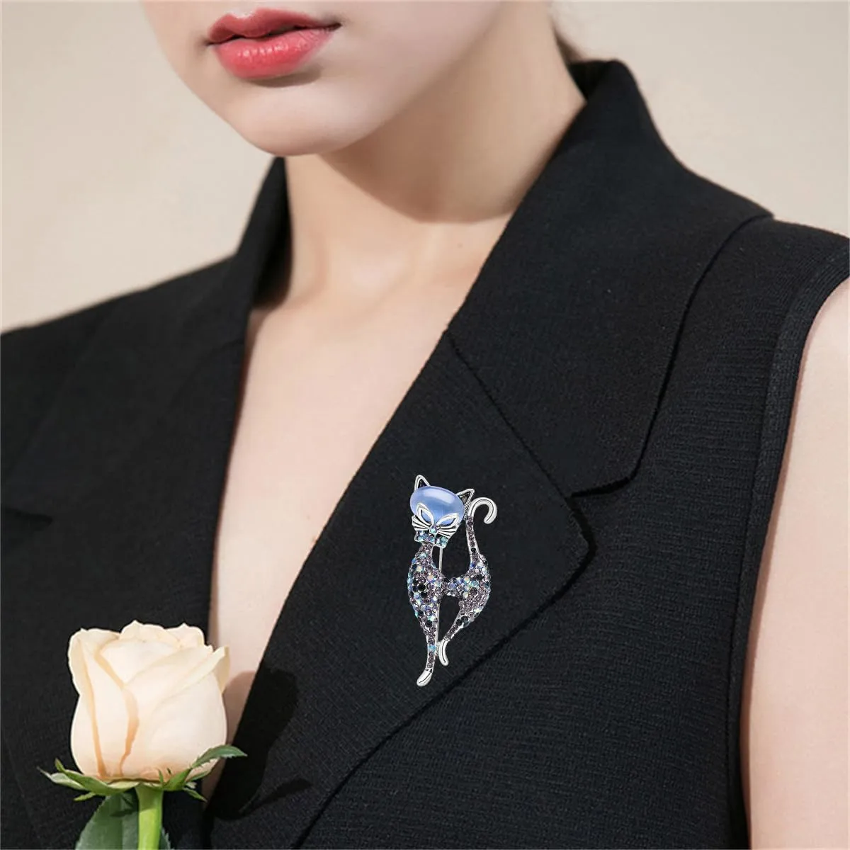 Vintage Rhinestone Bow Knot Cat Brooch Pin for Women Girls Fashion Cute Bow Crystals Animal Kitten Brooches Lapel Pins Dress Accessories Holiday Birthday Party Dainty Jewelry Unisex Gift Souvenir