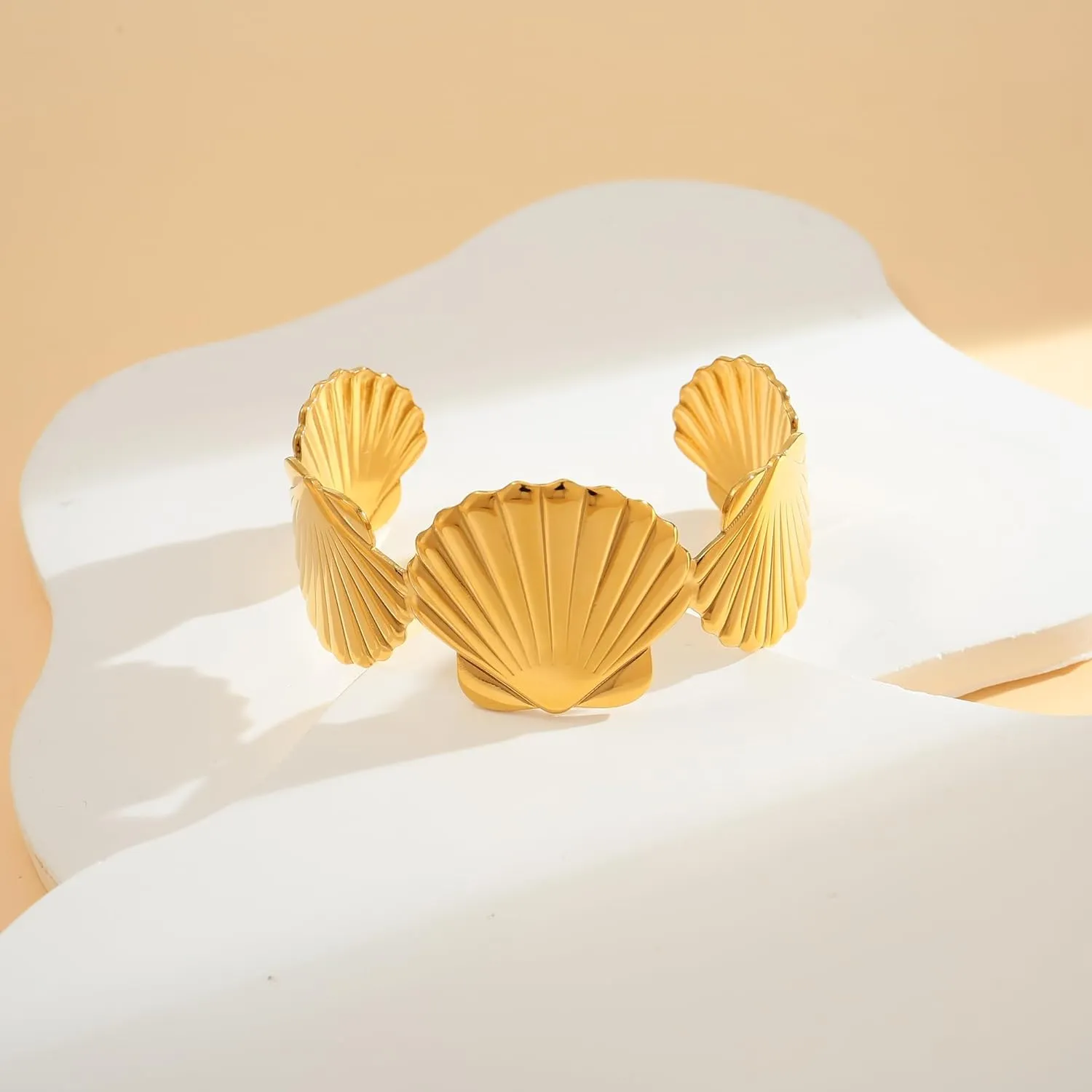 WOWORAMA Chunky Gold Shell Cuff Bracelets for Women Wide Hammered Starfish Bracelet Gold Coral Reef Bracelet Boho Summer Beach Statement Bracelet